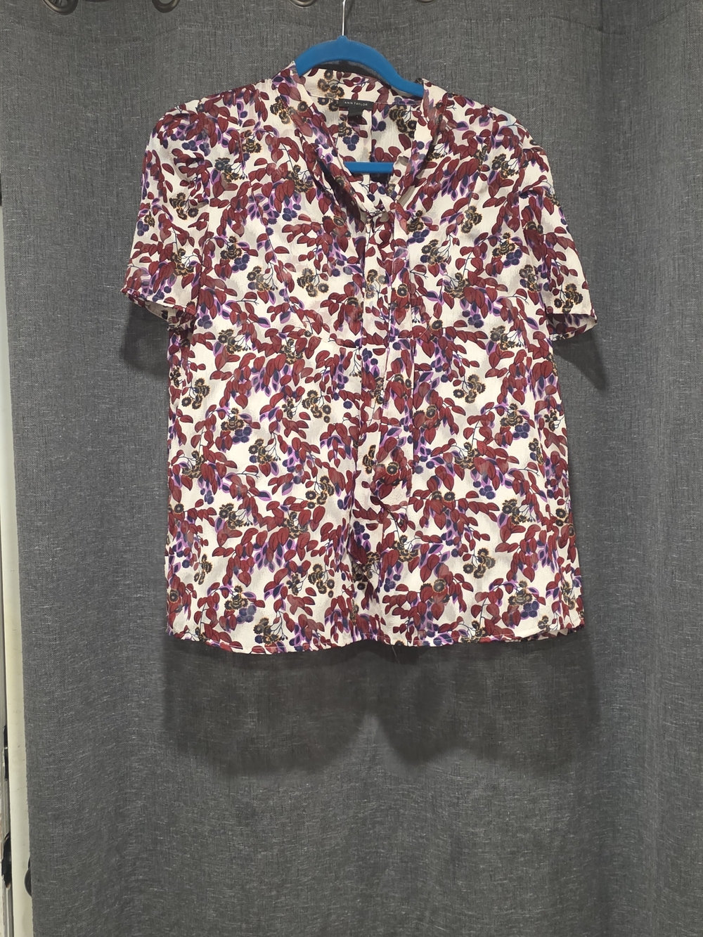 Ann Taylor White Short-Sleeve Button-Down Shirt with Red & Purple Leaf Print